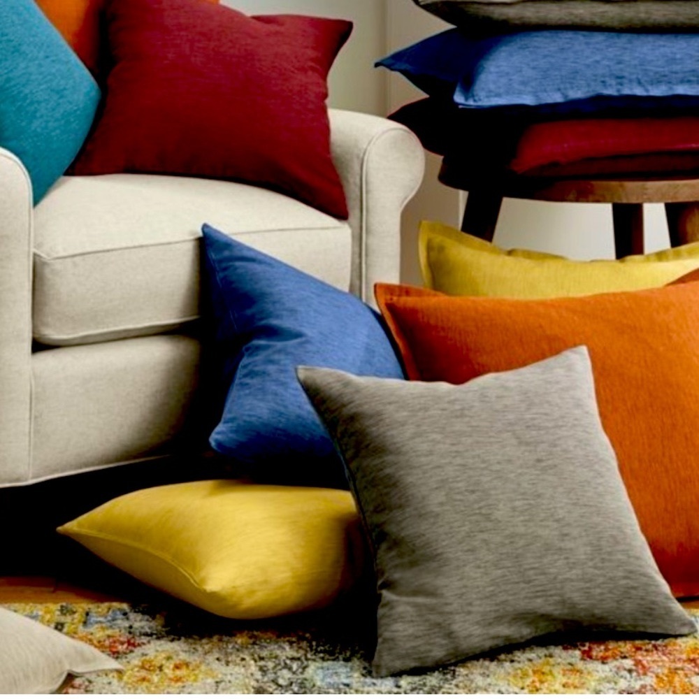 NEW TWO DECORATIVE navy blue THEOW PILLOWS